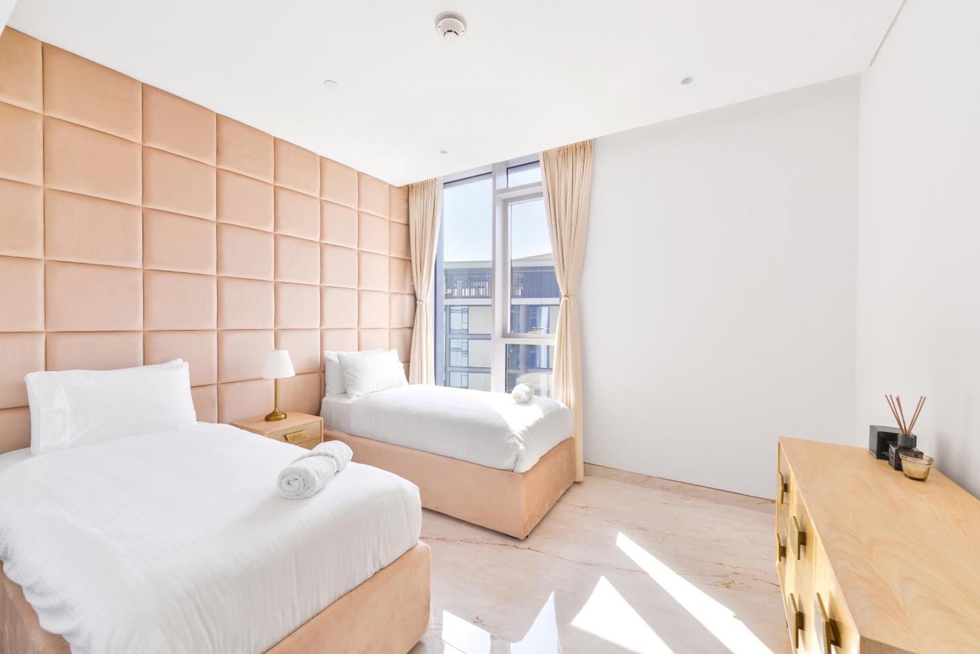 Premium 2+ 1 Bedroom Condo In The Heart Of Bluewaters Island Дубай Екстериор снимка